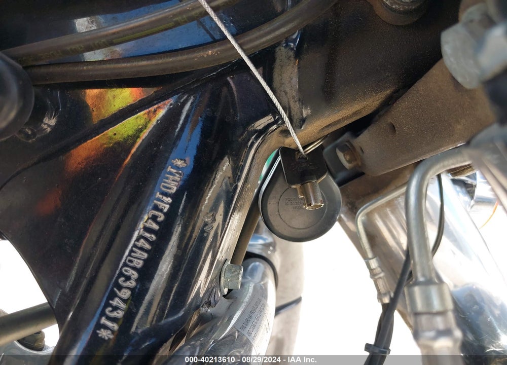 2010 HARLEY-DAVIDSON FLHTCU VIN: 1HD1FC414AB639431