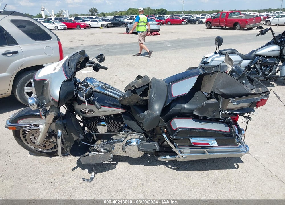 2010 HARLEY-DAVIDSON FLHTCU VIN: 1HD1FC414AB639431