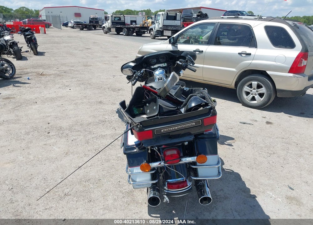 2010 HARLEY-DAVIDSON FLHTCU VIN: 1HD1FC414AB639431