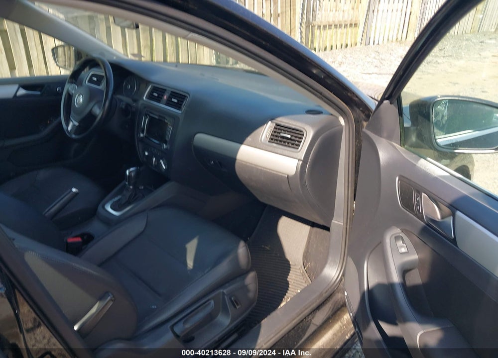 2014 VOLKSWAGEN JETTA 1.8T SE VIN: 3VWD17AJ2EM432329