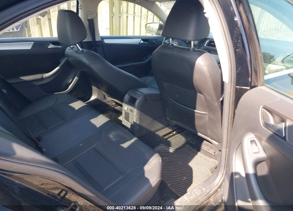2014 VOLKSWAGEN JETTA 1.8T SE VIN: 3VWD17AJ2EM432329