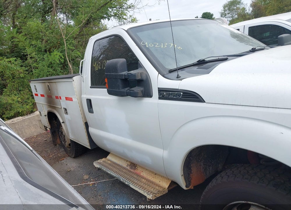 2011 FORD F-350 XL VIN: 1FDBF3B6XBEB70247