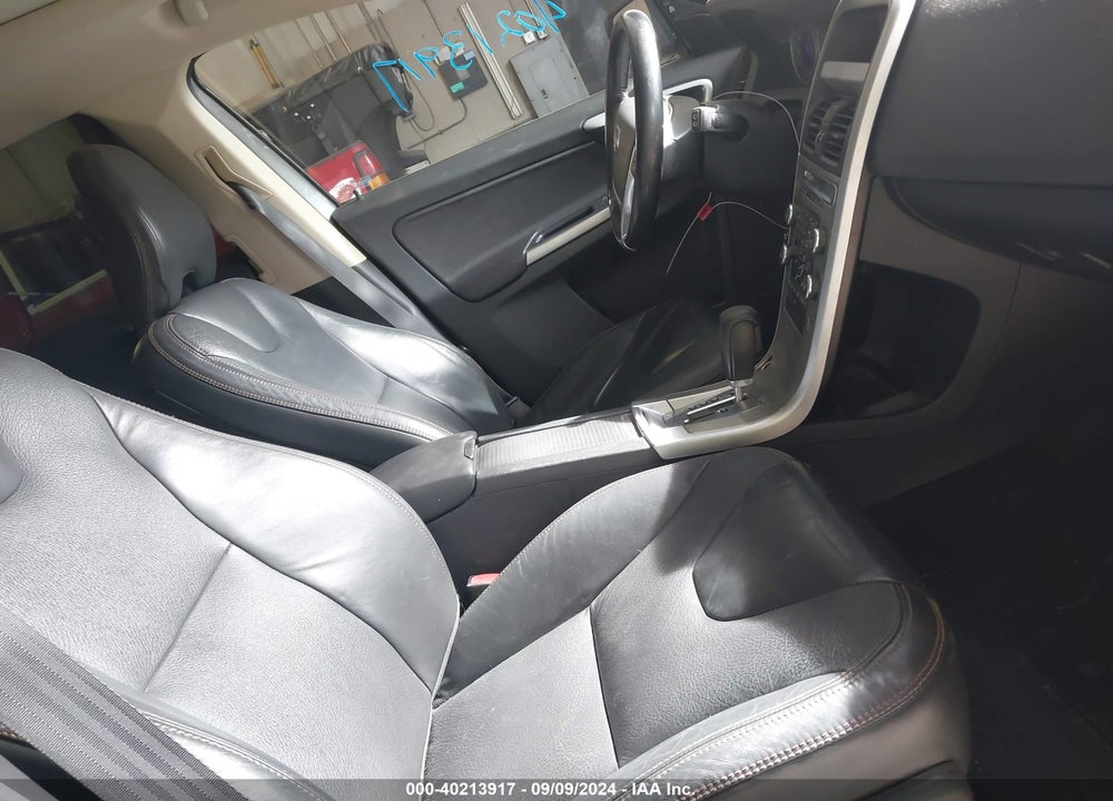 2011 VOLVO XC60 3.2/3.2 R-DESIGN VIN: YV4940DZ1B2141846