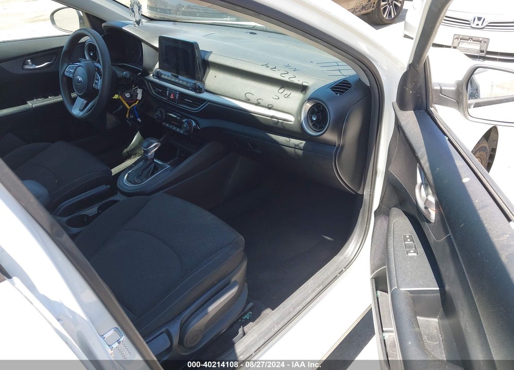 2019 KIA FORTE LXS VIN: 3KPF24AD8KE134004