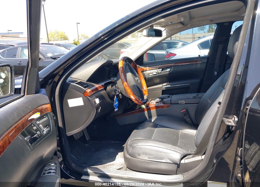 2010 MERCEDES-BENZ S 550 VIN: WDDNG7BBXAA345384
