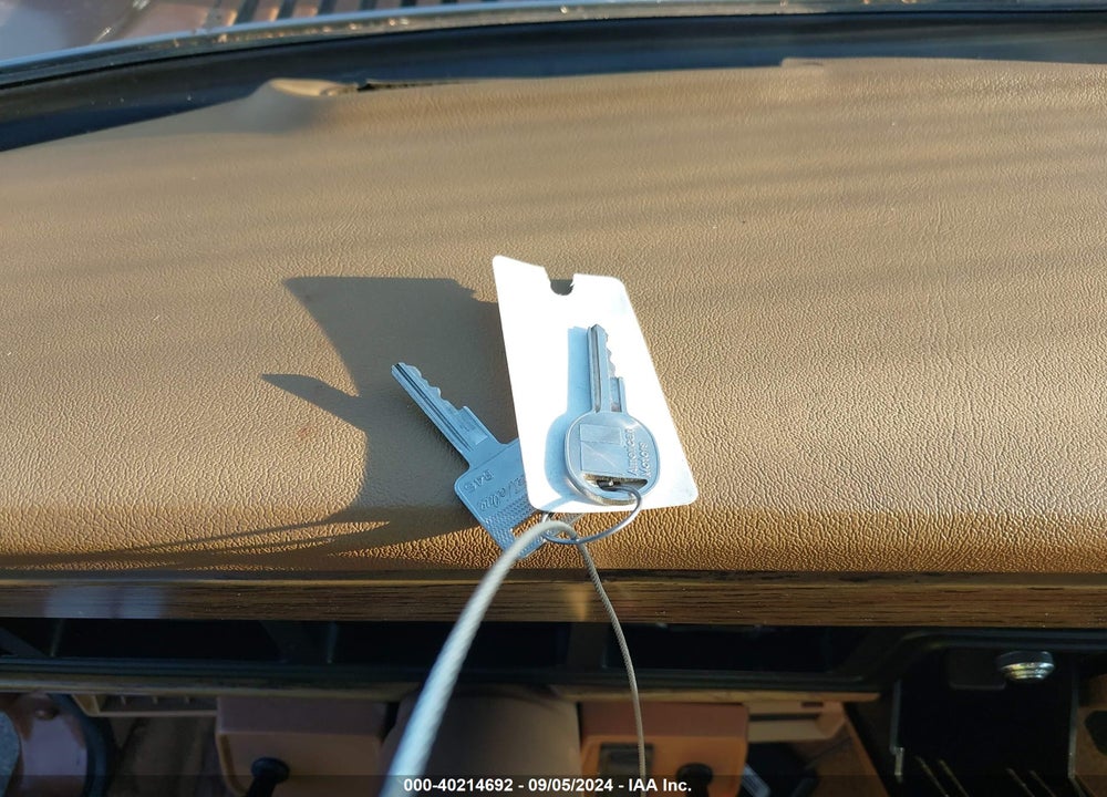 1986 JEEP GRAND WAGONEER VIN: 1JCNJ15U9GT212679