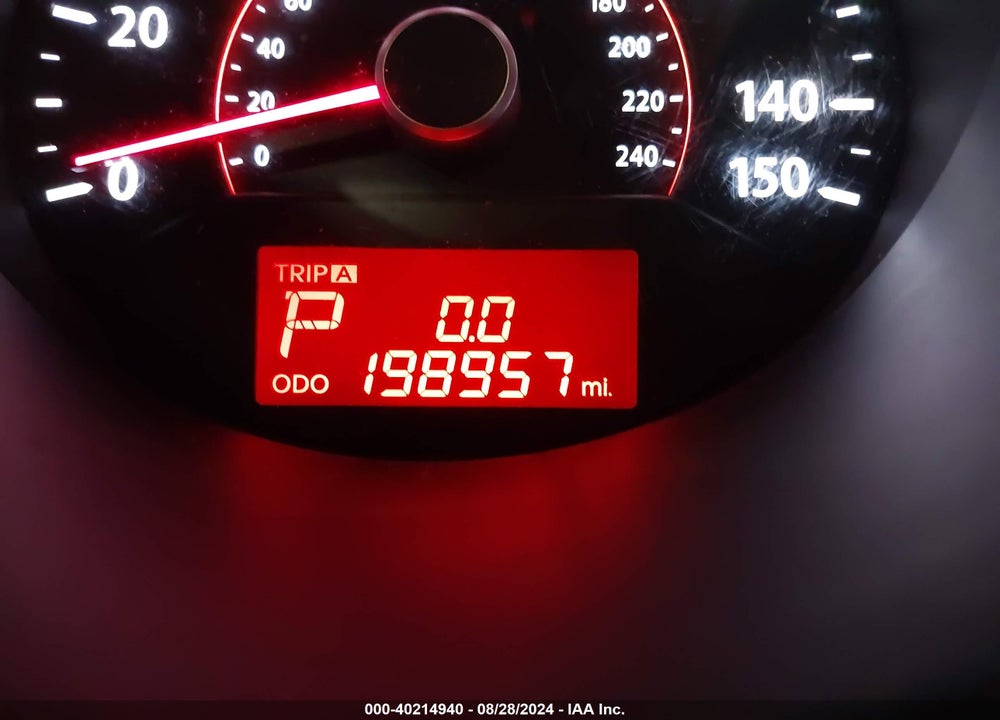 2011 KIA SORENTO LX VIN: 5XYKTCA19BG002674