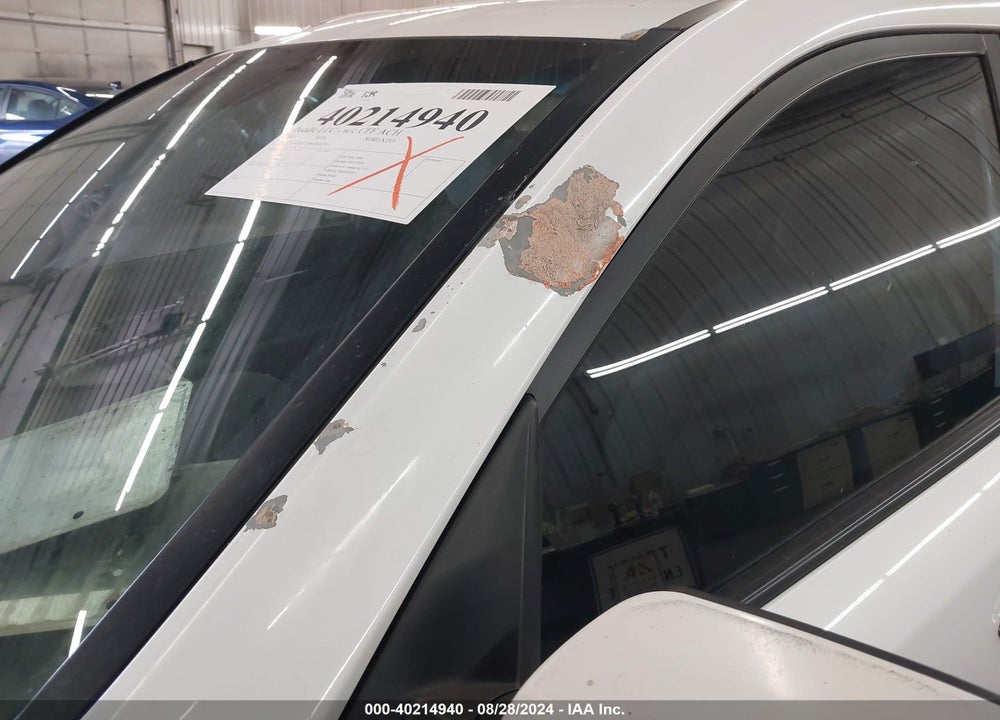 2011 KIA SORENTO LX VIN: 5XYKTCA19BG002674