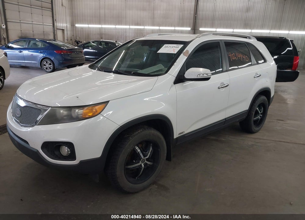 2011 KIA SORENTO LX VIN: 5XYKTCA19BG002674