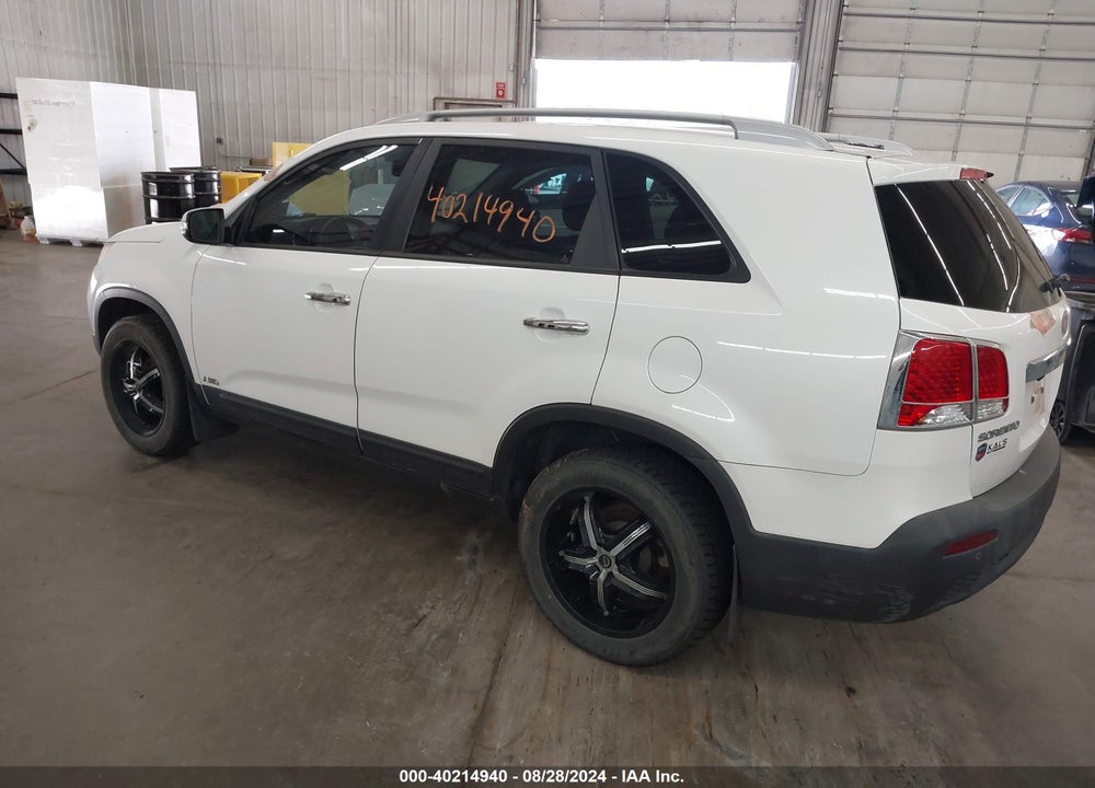 2011 KIA SORENTO LX VIN: 5XYKTCA19BG002674