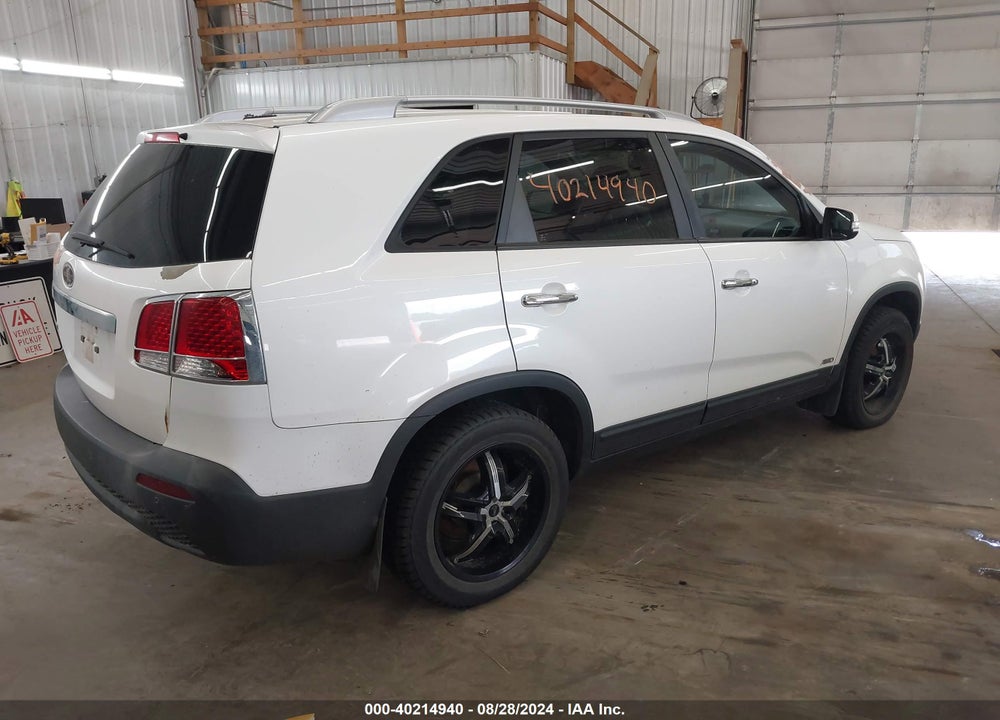 2011 KIA SORENTO LX VIN: 5XYKTCA19BG002674