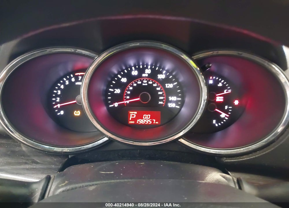 2011 KIA SORENTO LX VIN: 5XYKTCA19BG002674
