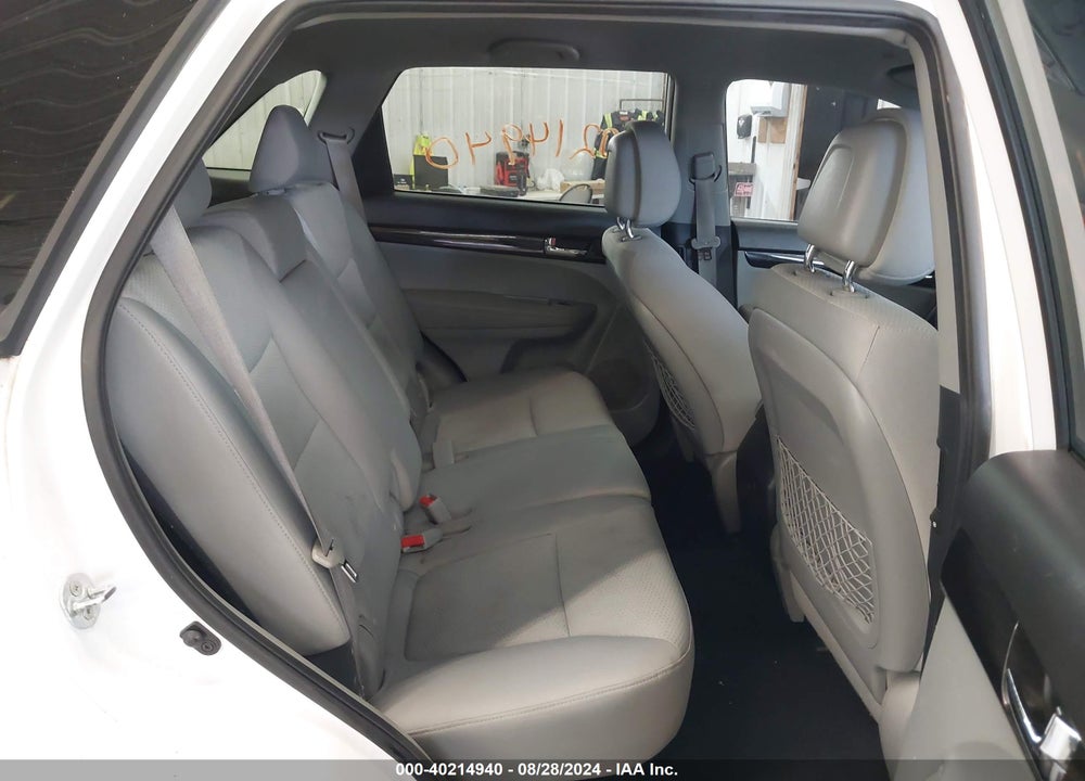 2011 KIA SORENTO LX VIN: 5XYKTCA19BG002674