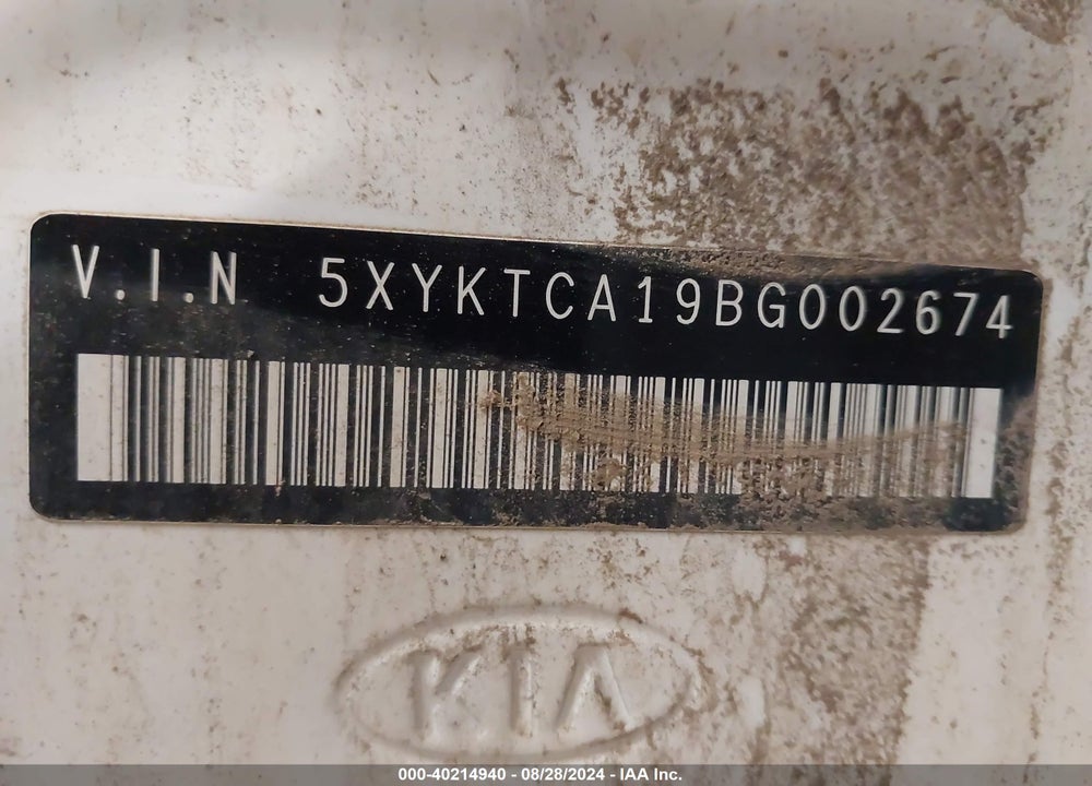 2011 KIA SORENTO LX VIN: 5XYKTCA19BG002674