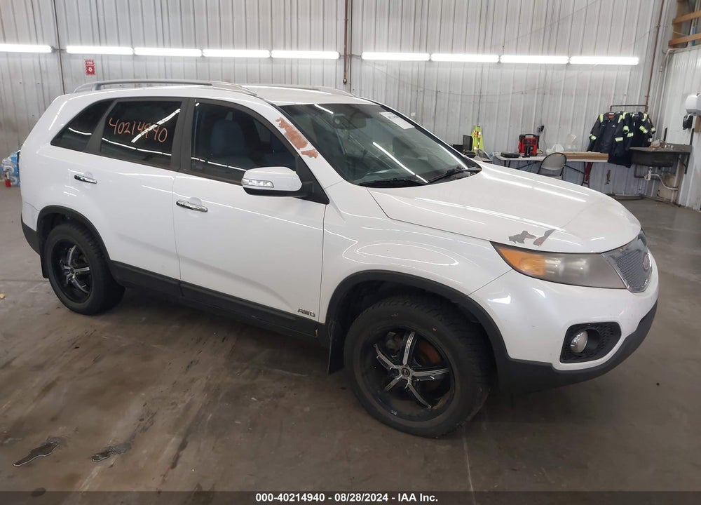 2011 KIA SORENTO LX VIN: 5XYKTCA19BG002674