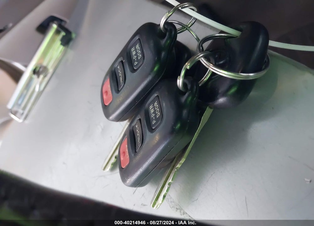 2002 TOYOTA SIENNA XLE VIN: 4T3ZF13C52U451926