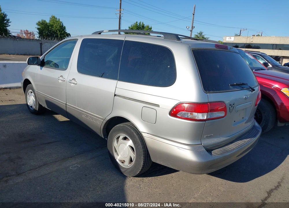 2002 TOYOTA SIENNA XLE VIN: 4T3ZF13C52U425553