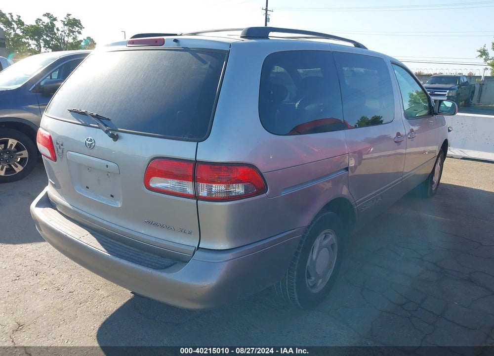 2002 TOYOTA SIENNA XLE VIN: 4T3ZF13C52U425553