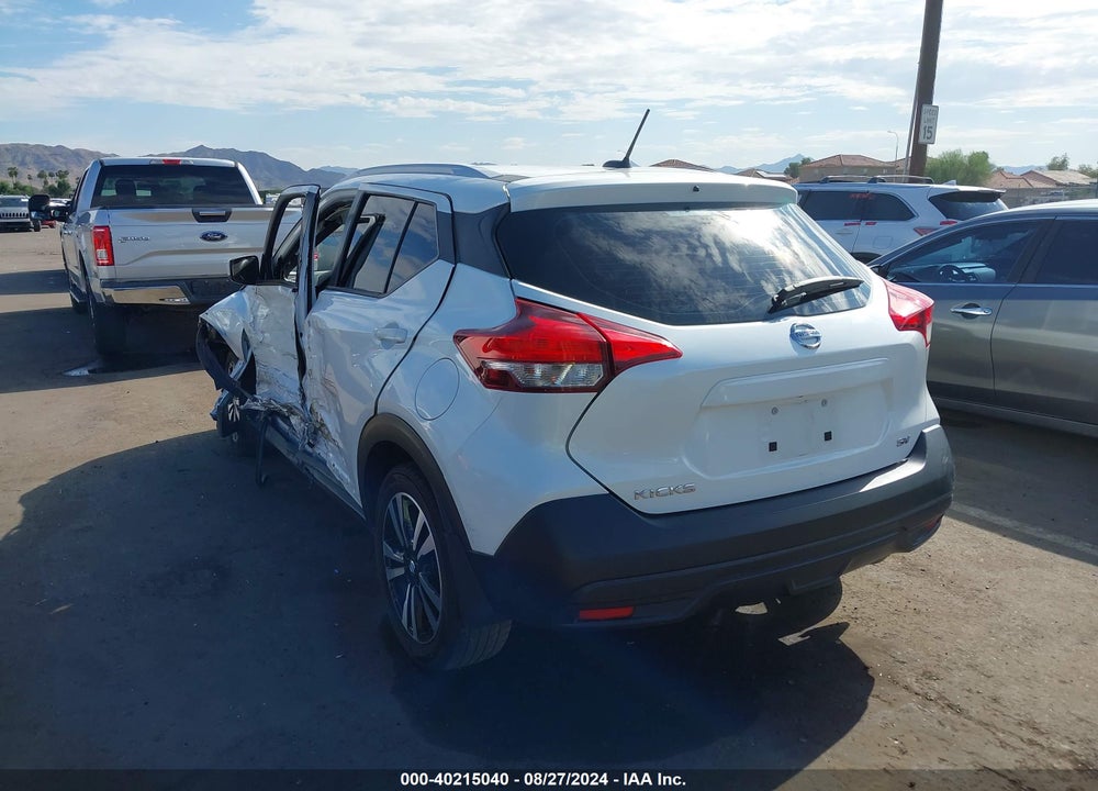 2018 NISSAN KICKS SV VIN: 3N1CP5CU2JL518137