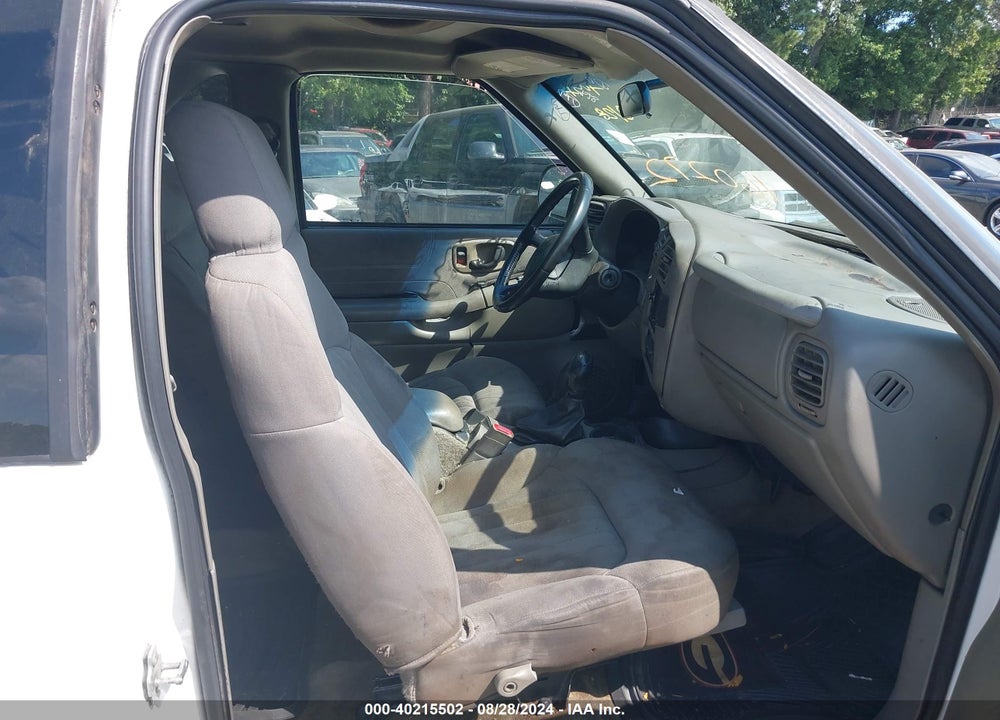 2004 CHEVROLET BLAZER LS VIN: 1GNCT18X14K160272