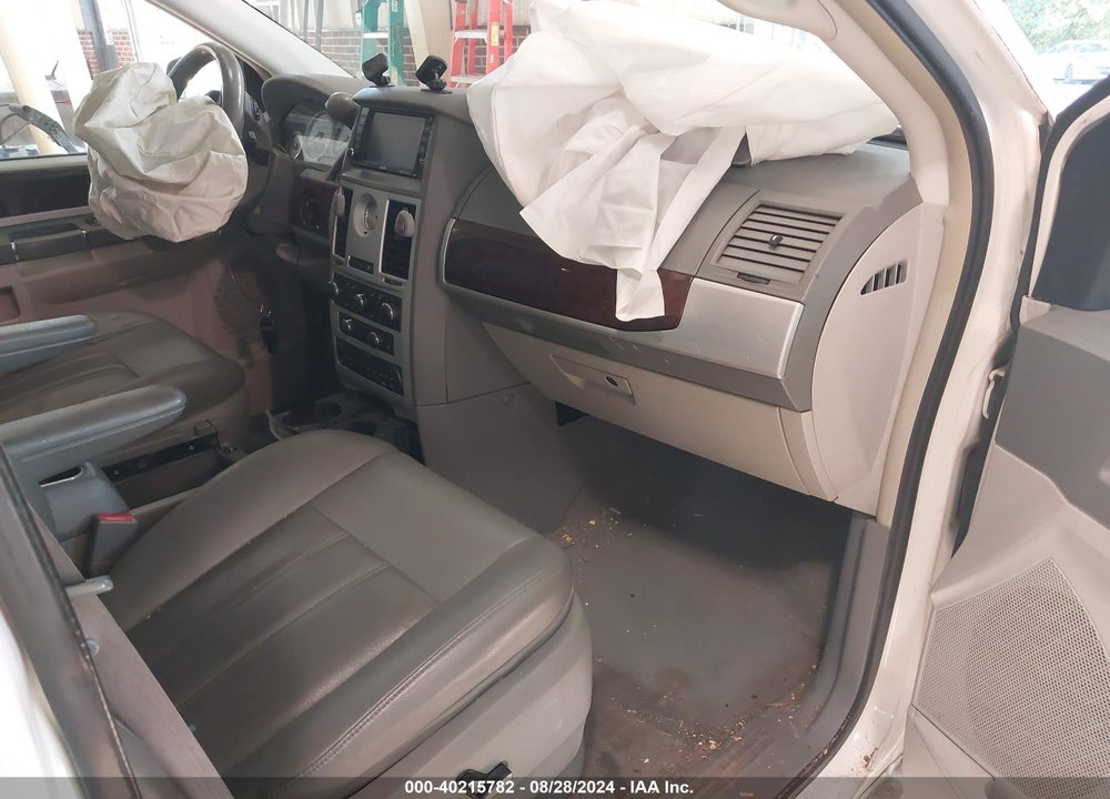 2010 CHRYSLER TOWN & COUNTRY TOURING VIN: 2A4RR5D1XAR305438