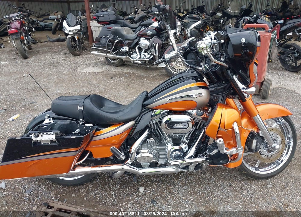 2011 HARLEY-DAVIDSON FLHXSE2 VIN: 1HD1PZ812BB954305