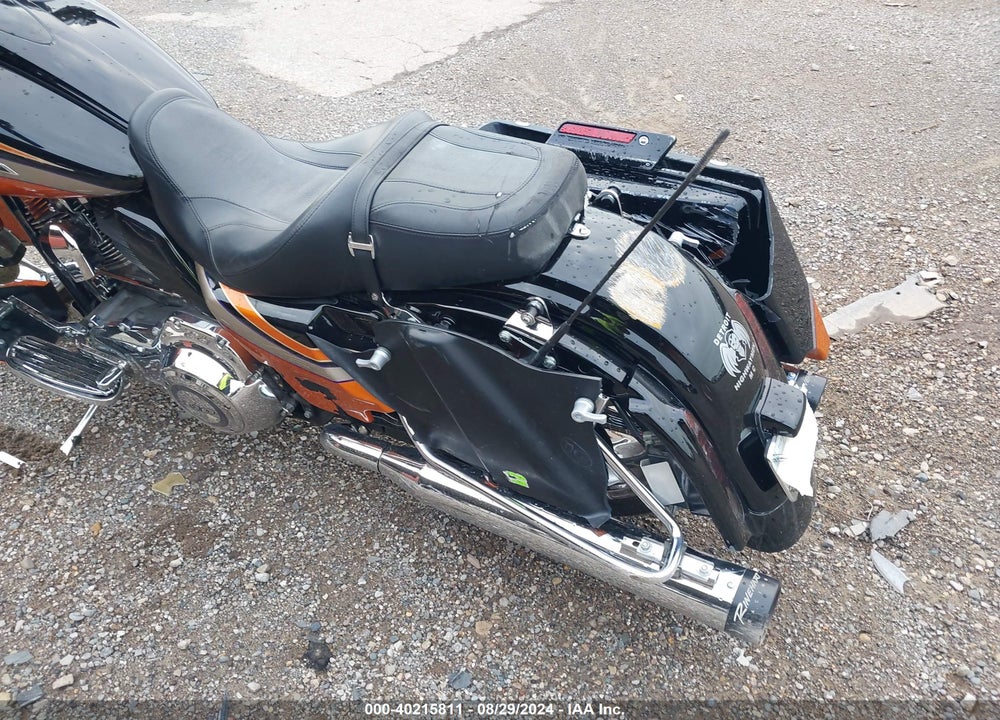 2011 HARLEY-DAVIDSON FLHXSE2 VIN: 1HD1PZ812BB954305