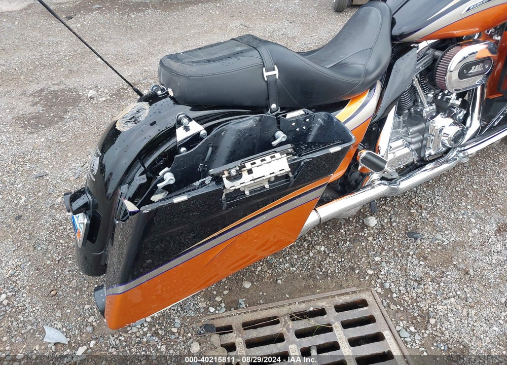 2011 HARLEY-DAVIDSON FLHXSE2 VIN: 1HD1PZ812BB954305