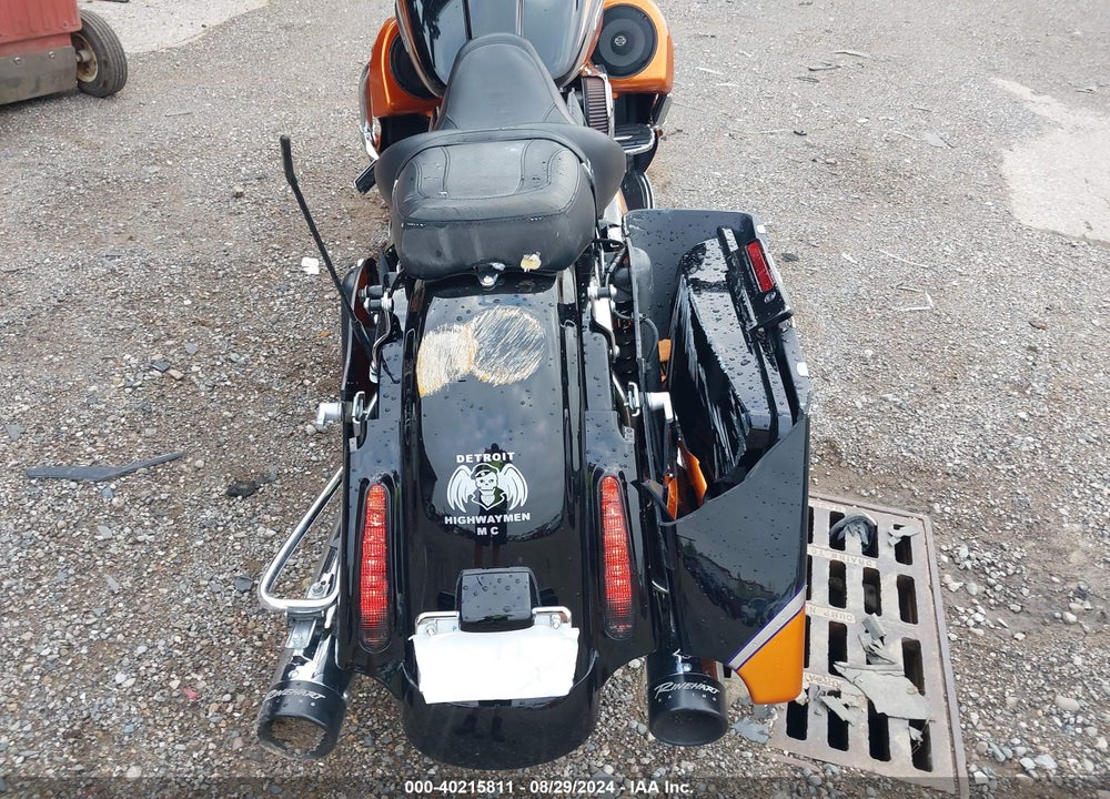 2011 HARLEY-DAVIDSON FLHXSE2 VIN: 1HD1PZ812BB954305