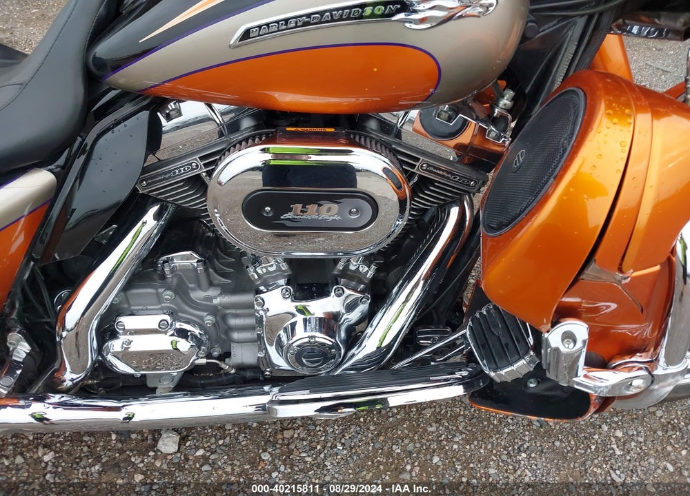 2011 HARLEY-DAVIDSON FLHXSE2 VIN: 1HD1PZ812BB954305