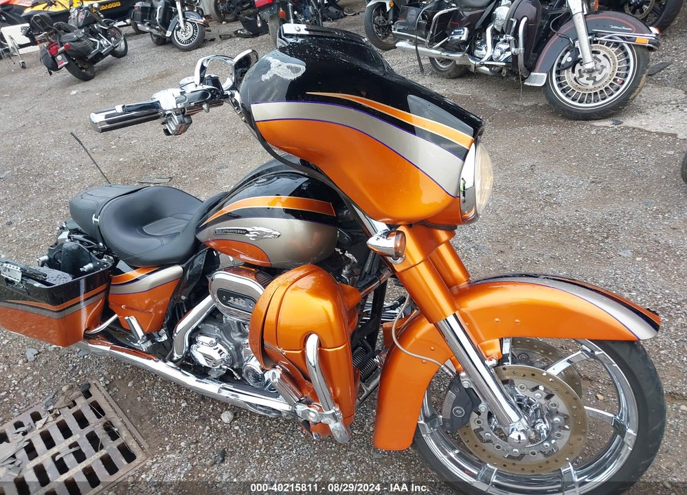 2011 HARLEY-DAVIDSON FLHXSE2 VIN: 1HD1PZ812BB954305