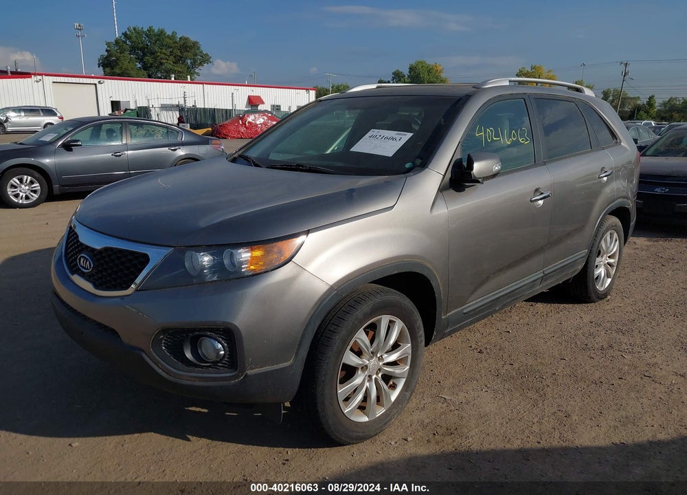 2011 KIA SORENTO LX V6 VIN: 5XYKT4A25BG121286