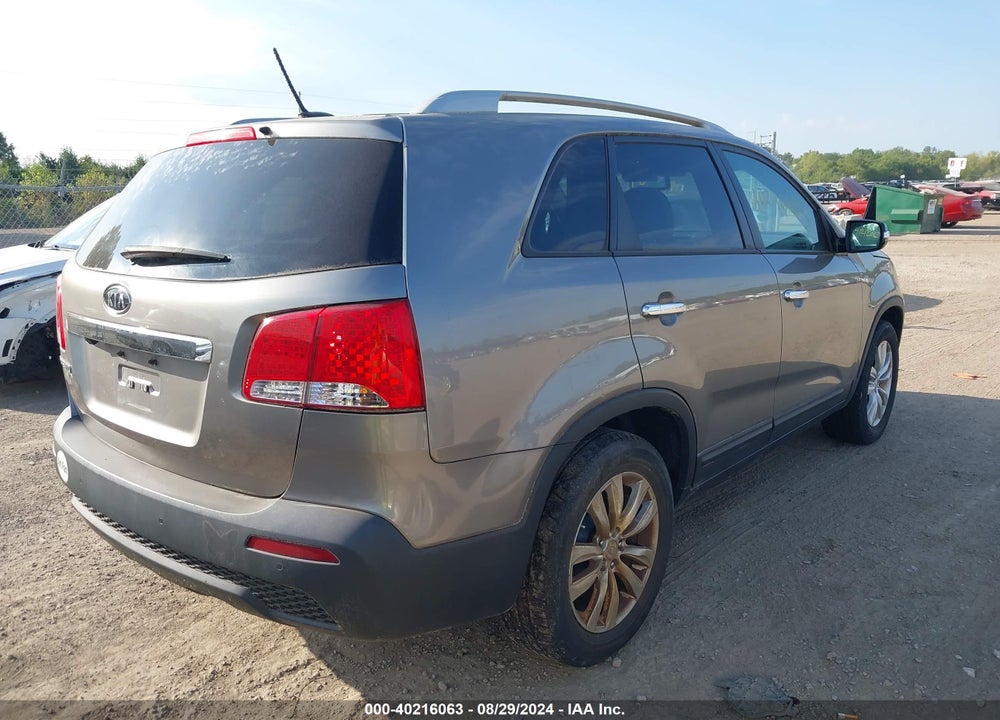 2011 KIA SORENTO LX V6 VIN: 5XYKT4A25BG121286