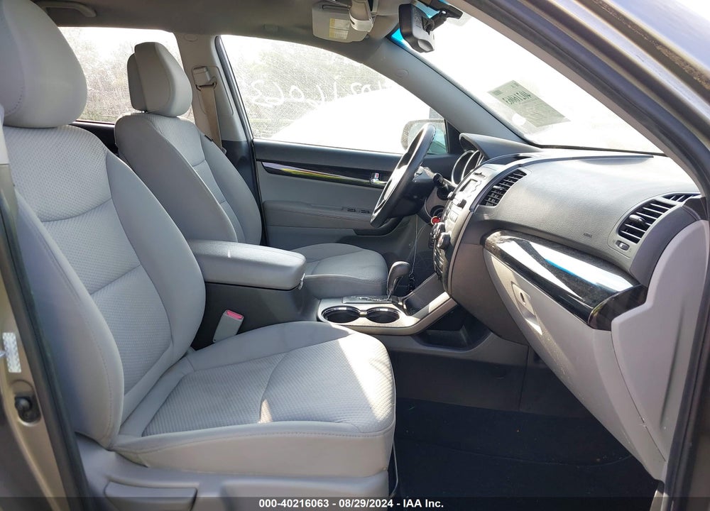 2011 KIA SORENTO LX V6 VIN: 5XYKT4A25BG121286