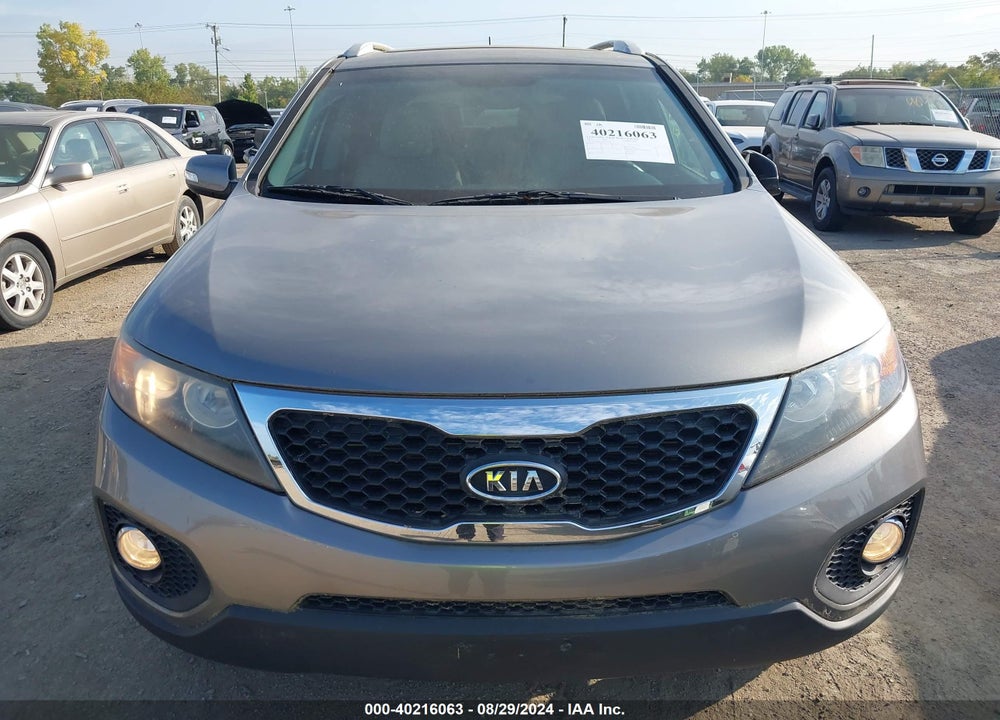 2011 KIA SORENTO LX V6 VIN: 5XYKT4A25BG121286