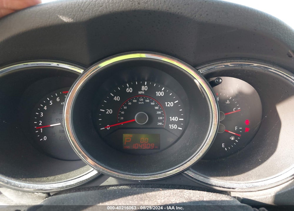 2011 KIA SORENTO LX V6 VIN: 5XYKT4A25BG121286