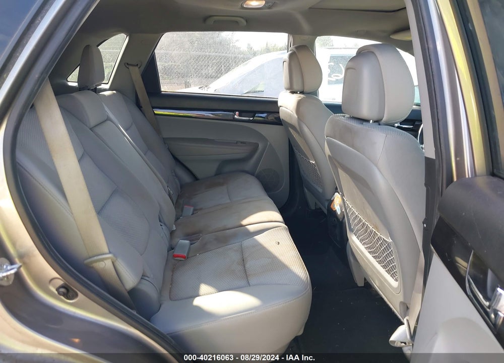 2011 KIA SORENTO LX V6 VIN: 5XYKT4A25BG121286