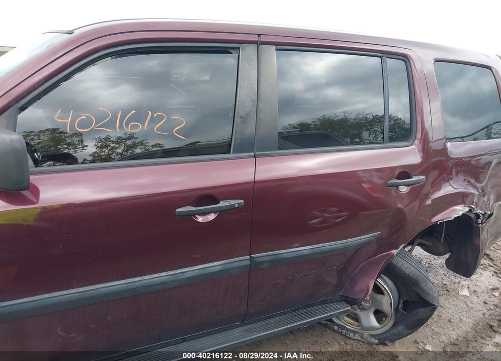 2013 HONDA PILOT LX VIN: 5FNYF4H28DB085952