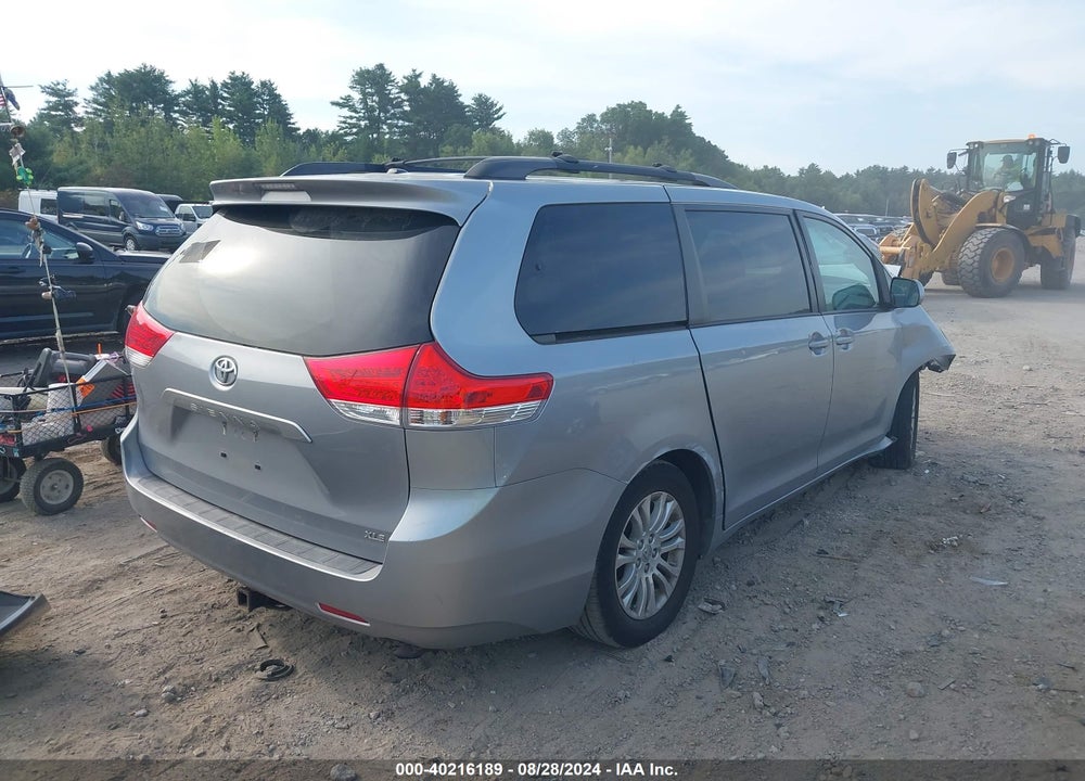 2012 TOYOTA SIENNA XLE V6 8 PASSENGER VIN: 5TDYK3DC0CS274058