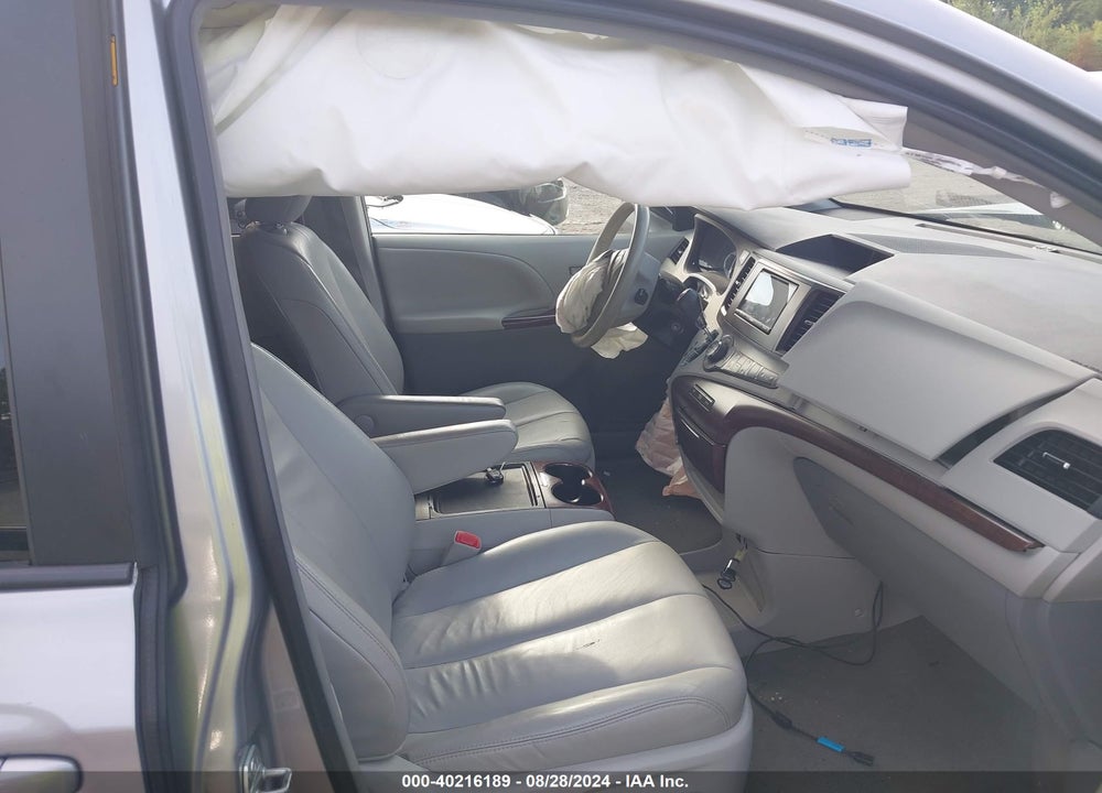2012 TOYOTA SIENNA XLE V6 8 PASSENGER VIN: 5TDYK3DC0CS274058