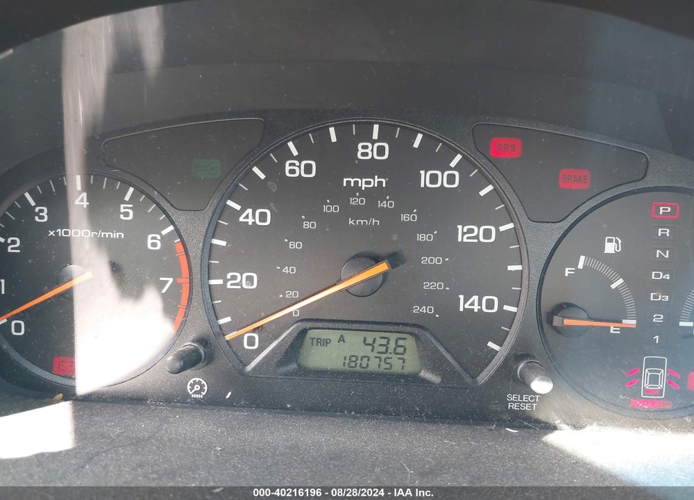2000 HONDA ACCORD 2.3 LX VIN: 1HGCG5642YA017647