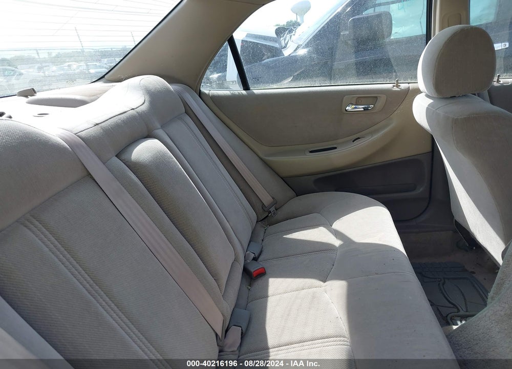 2000 HONDA ACCORD 2.3 LX VIN: 1HGCG5642YA017647