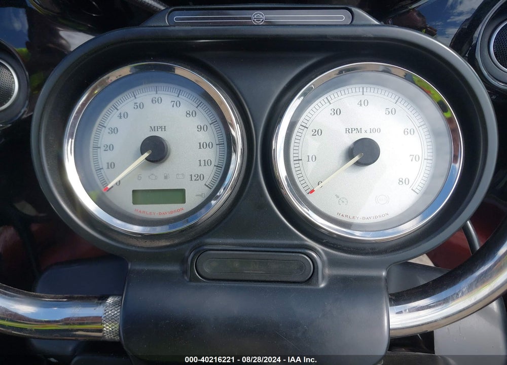 2011 HARLEY-DAVIDSON FLTRX VIN: 1HD1KH413BB615194