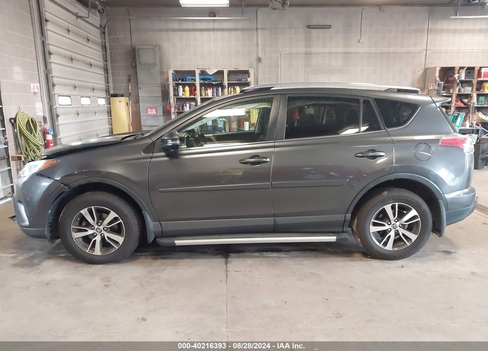 2017 TOYOTA RAV4 XLE VIN: JTMRFREV2HJ116997