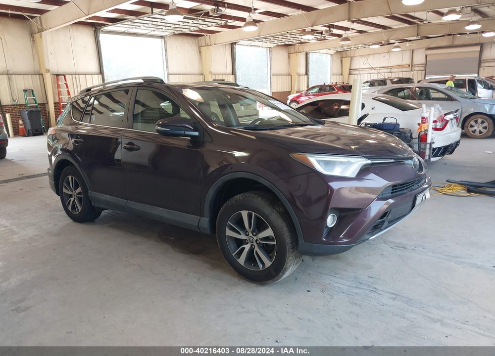 2017 TOYOTA RAV4 XLE VIN: 2T3RFREV2HW546028