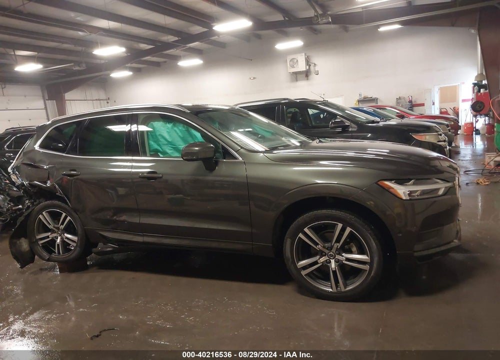 2018 VOLVO XC60 T5 MOMENTUM VIN: LYV102RK4JB106234