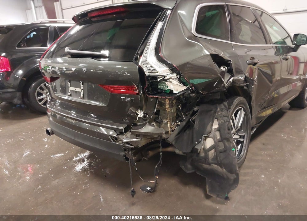 2018 VOLVO XC60 T5 MOMENTUM VIN: LYV102RK4JB106234