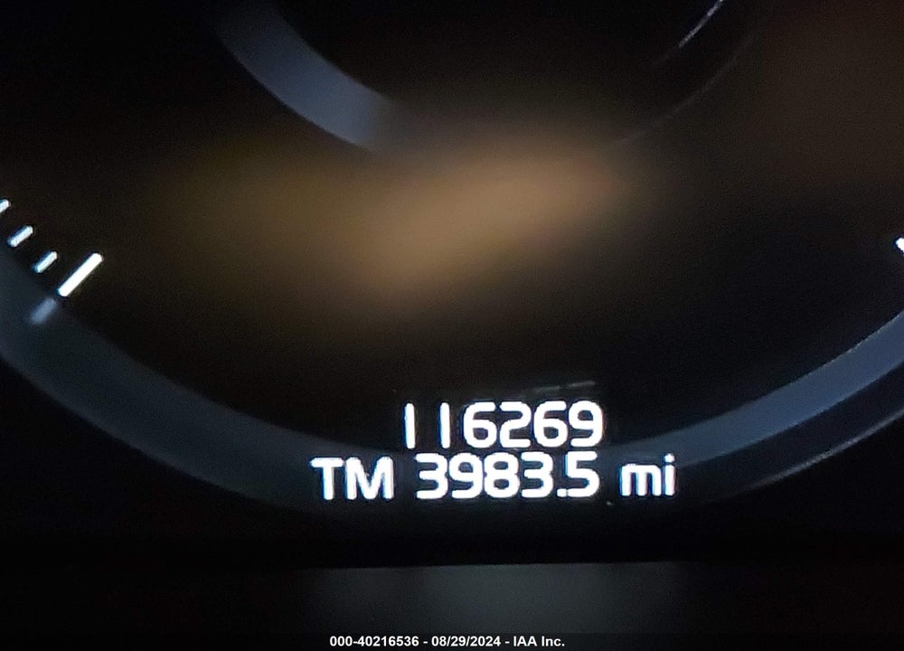 2018 VOLVO XC60 T5 MOMENTUM VIN: LYV102RK4JB106234