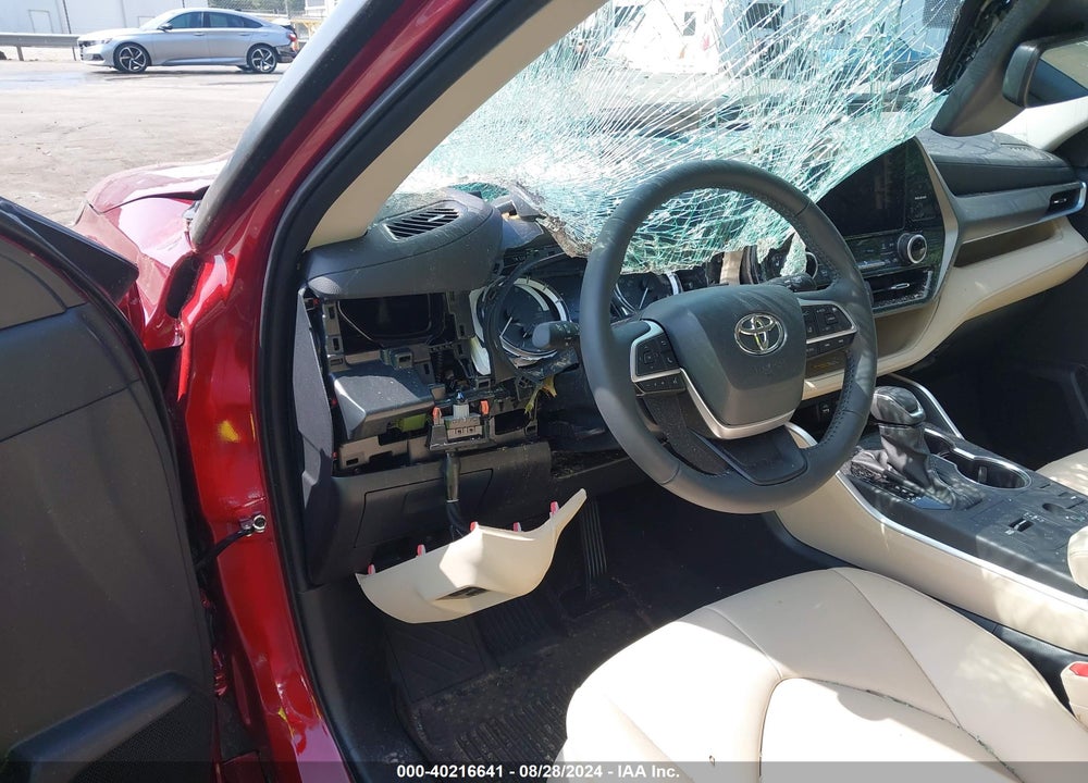 2024 TOYOTA HIGHLANDER XLE VIN: 5TDKDRAH8RS540695