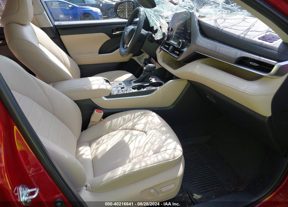 2024 TOYOTA HIGHLANDER XLE VIN: 5TDKDRAH8RS540695